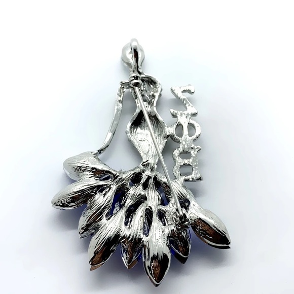 Zeta Phi Beta Glam Diva Lapel Pin - Picture 2 of 3